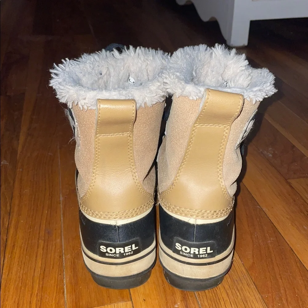 Sorel Tivoli Ankle Boots.  Size 8. Suede Upper.  Rubber Bottom. Duck Boots.